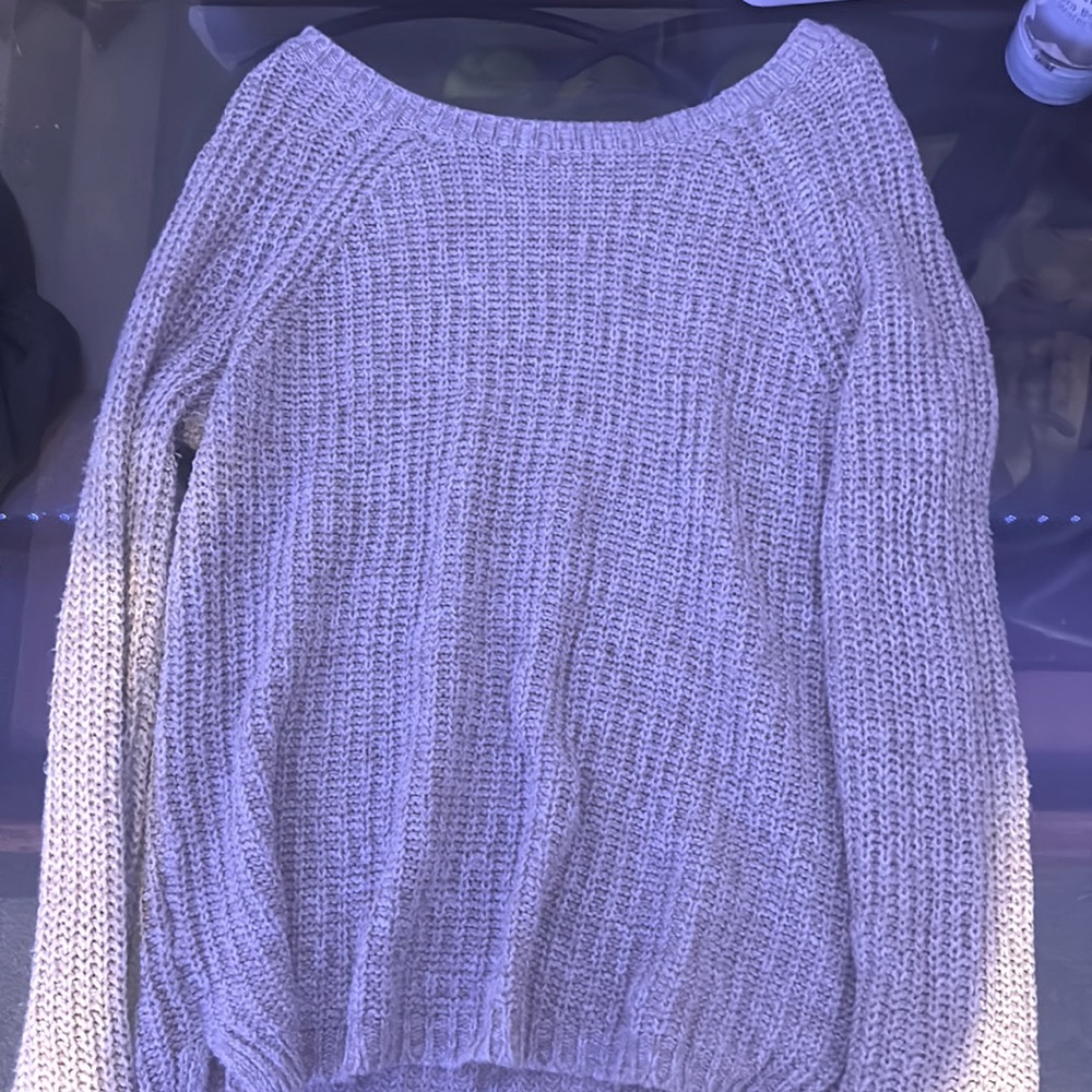 it’s never been worn. It’s a size small. The brand is called Faded Glory.